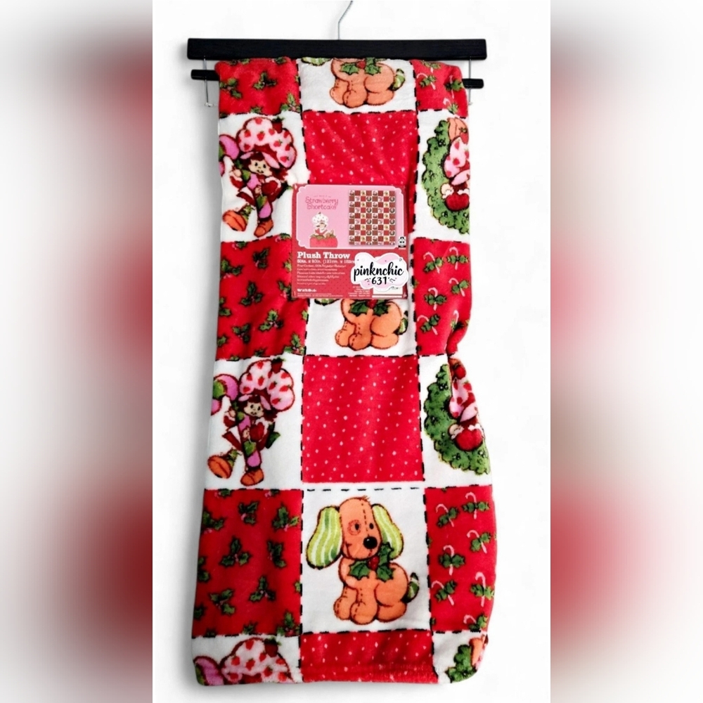 Strawberry Shortcake Plush Christmas Blanket Holly & Dog Custard Vintage Style